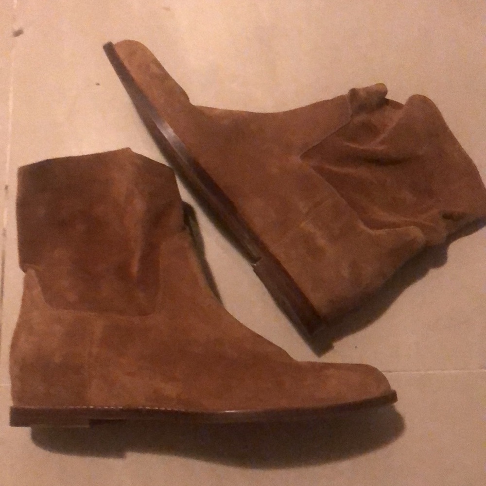 Vince Vero Cuoio Flat Ankle Bootie Brown Suede